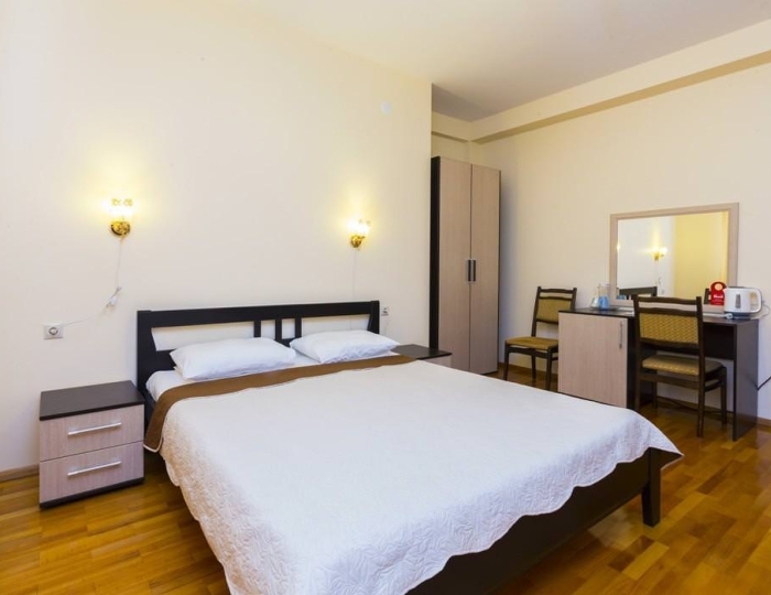 2-комнатный номер стандарт с 2 двуспальными кроватями (с завтраком) - Отель «Киараз Старт» Пицунда